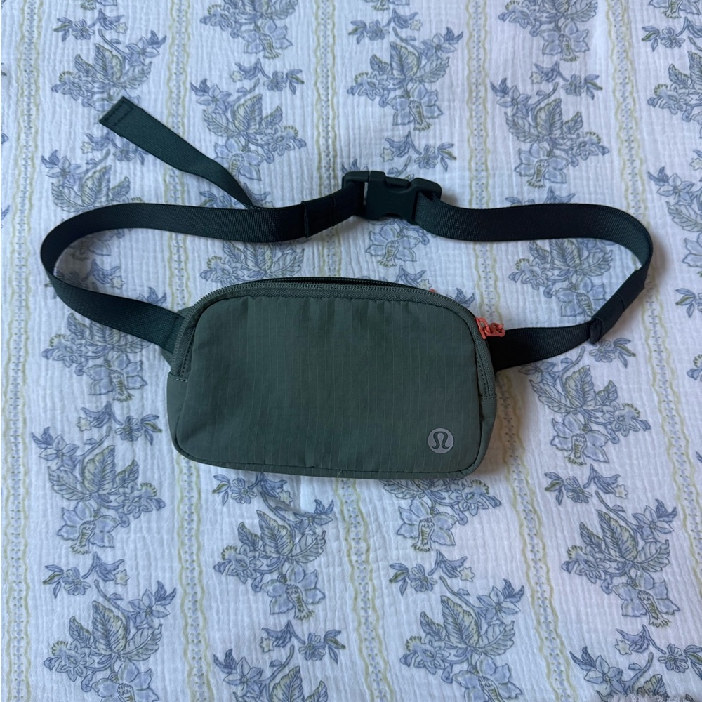 lululemon athletica Forest Green Belt Bag